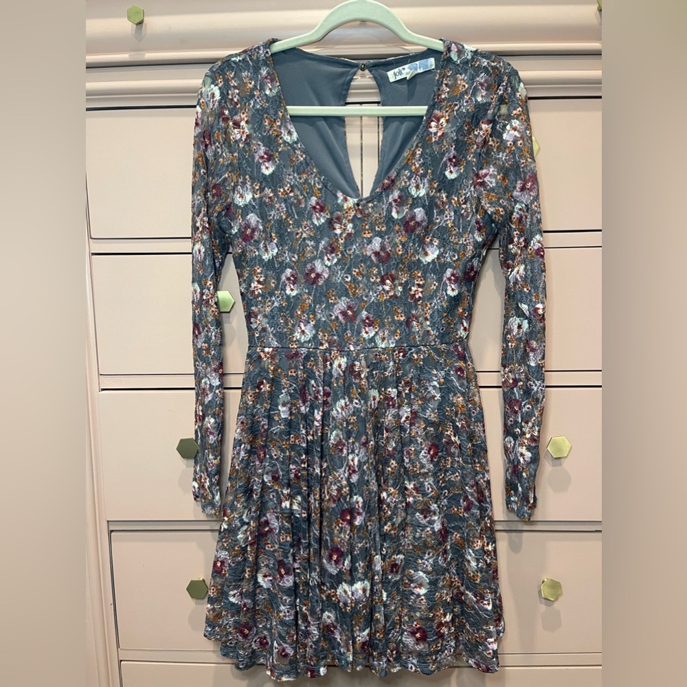 Cute Dress! Floral Lace overlay. Flirty!!